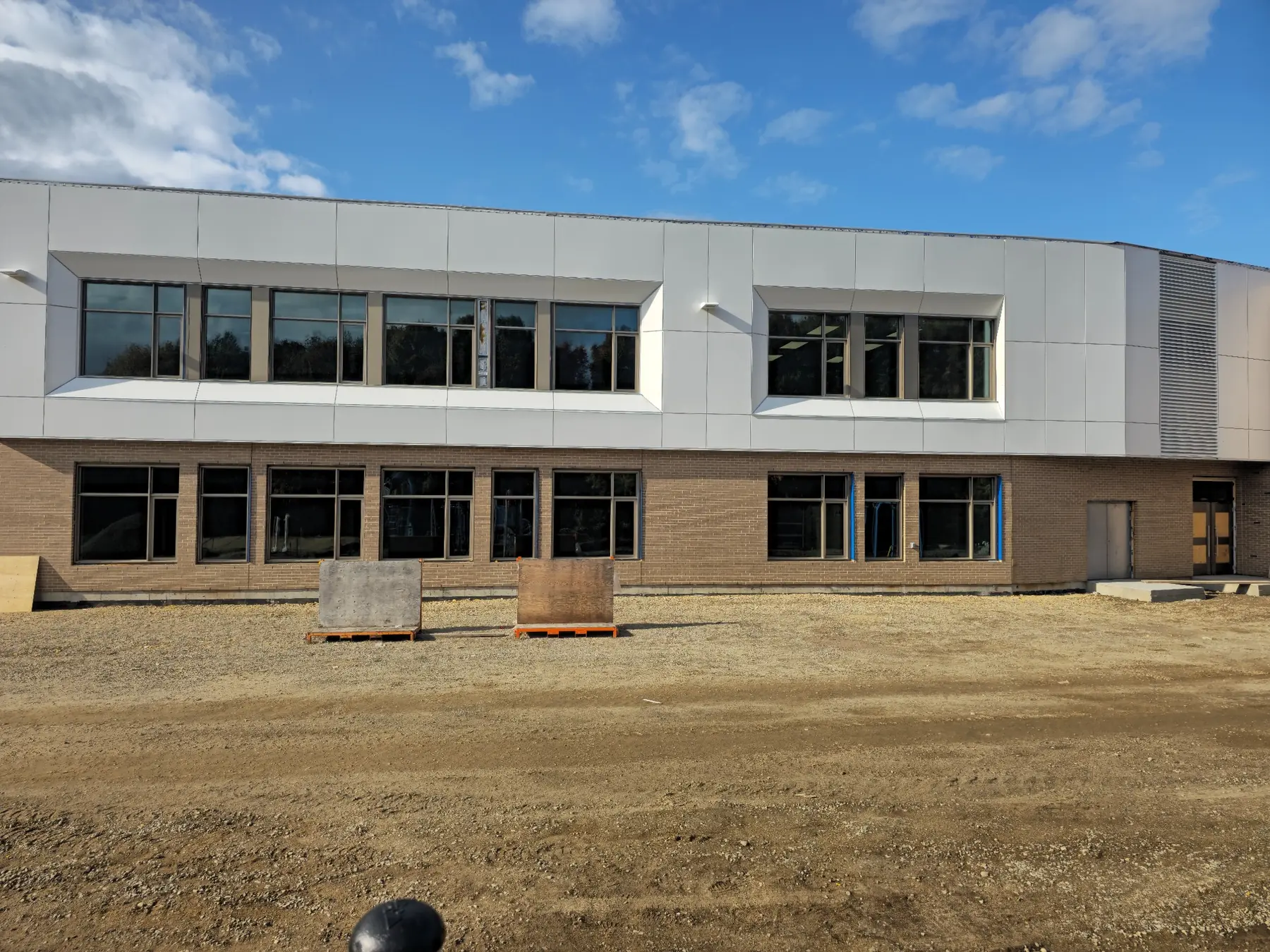 Toit métallique — Revêtement Saintvalier Montréal inc.