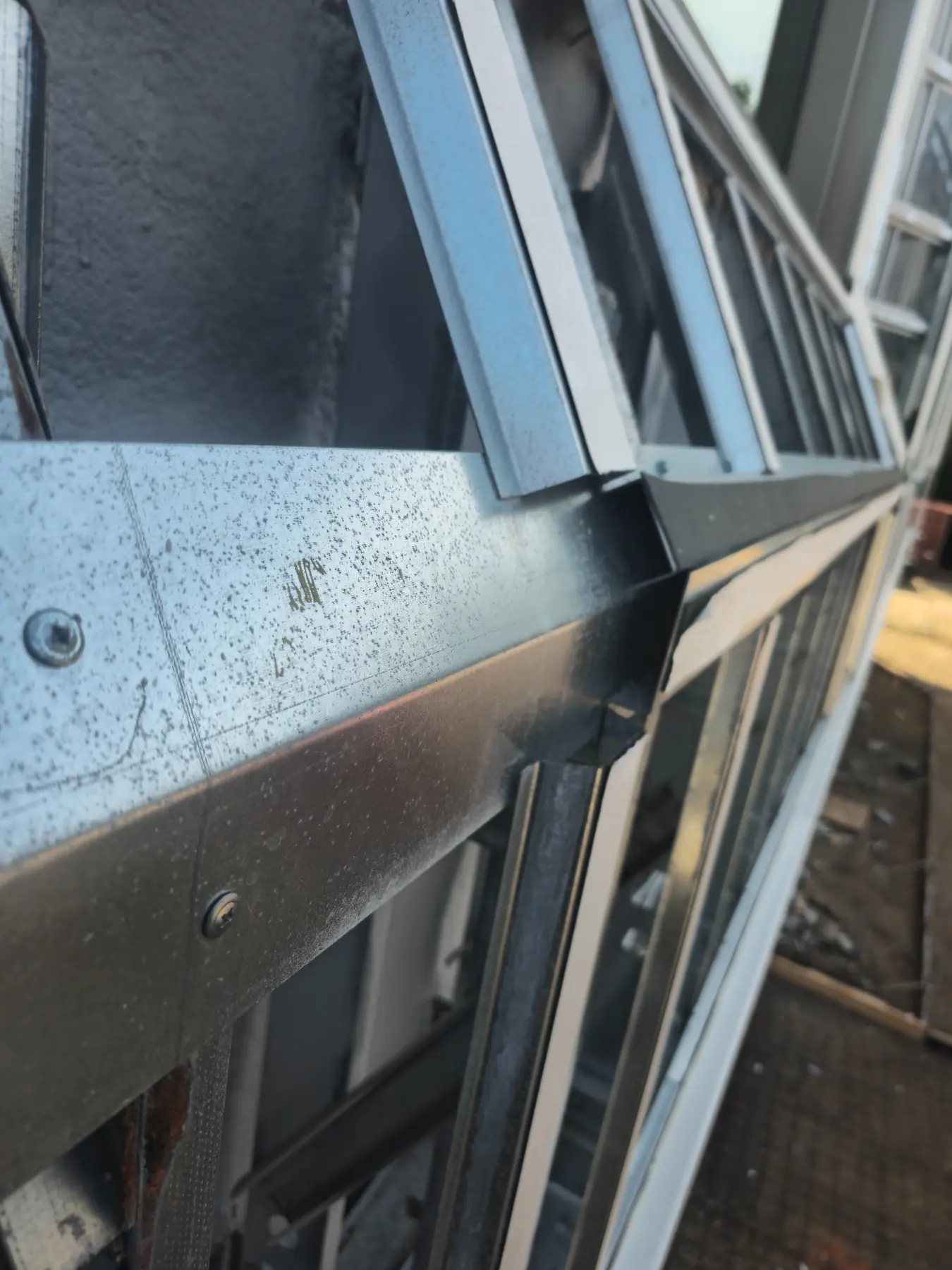 Sous-structure et isolant rigide — Revêtement Saintvalier Montréal inc.